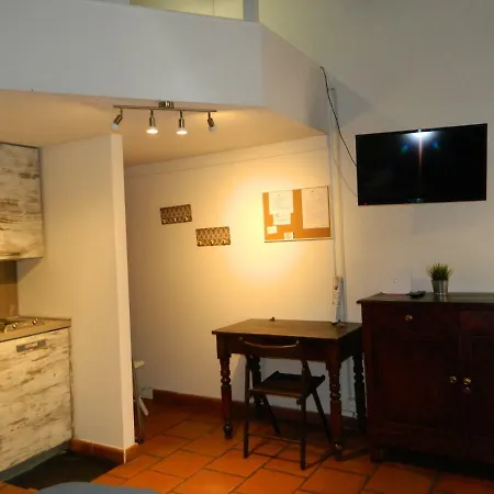 Apartament La Pomposa Del Vicolo